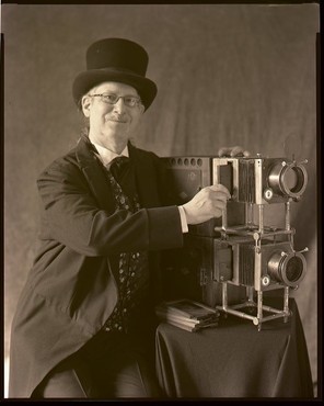 Image of showman and magic lantern projector
